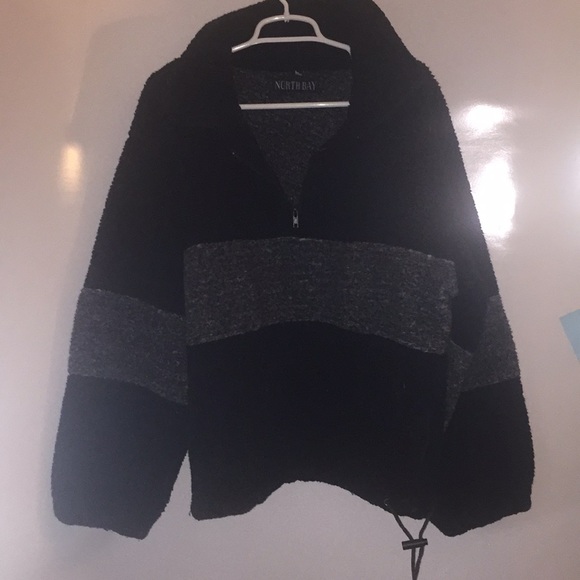 Unisex pullover sweater size large - Picture 1 of 4